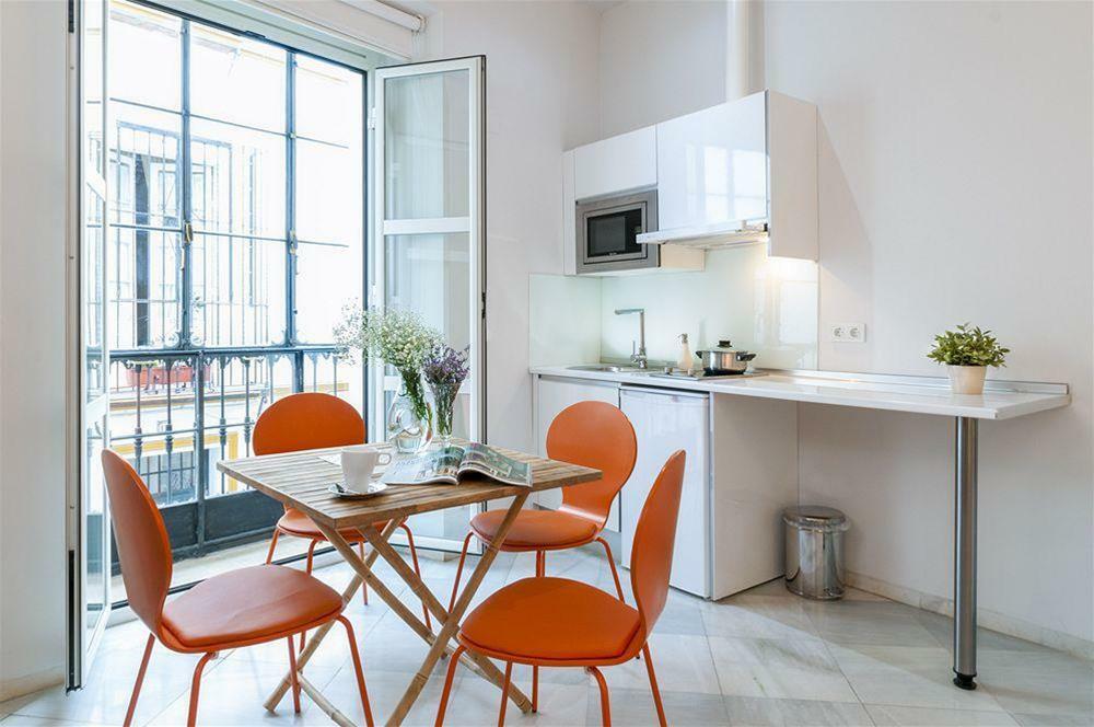Suites Sevilla Plaza Bagian luar foto
