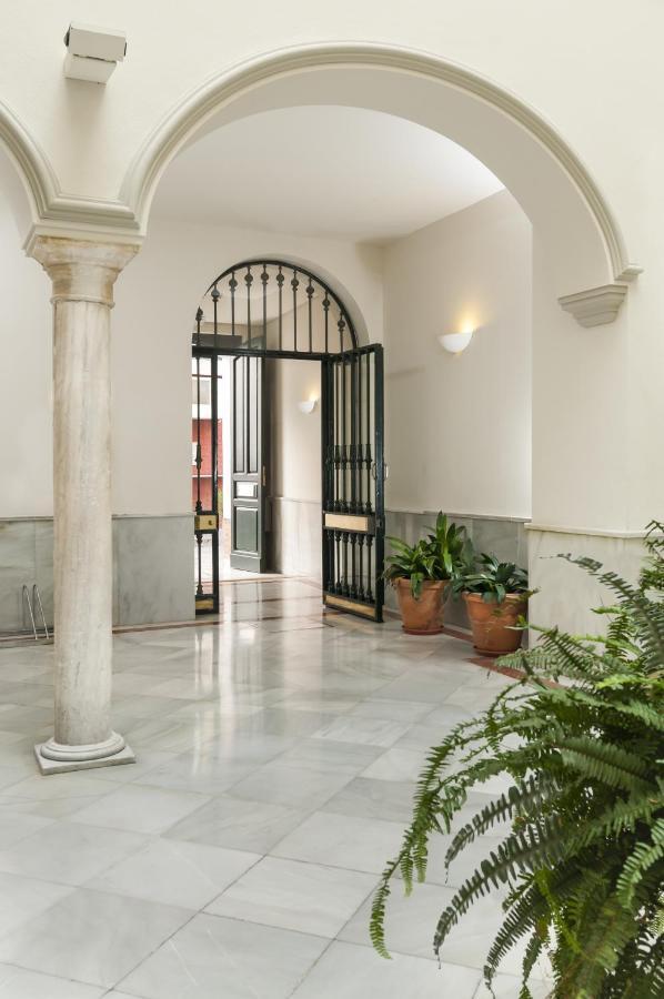 Suites Sevilla Plaza Bagian luar foto